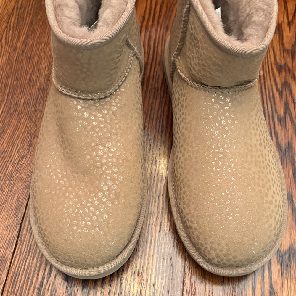 Cozy Beige Ankle Boots with Shearling Lining